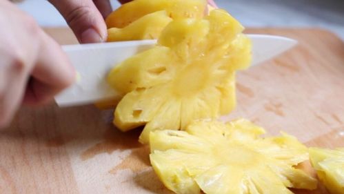 菠萝怎么削皮优质 削皮的菠萝怎么存放