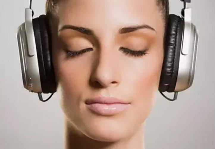 长期用耳塞听歌会导致听力下降吗？优质 用耳机听歌对耳朵好吗
